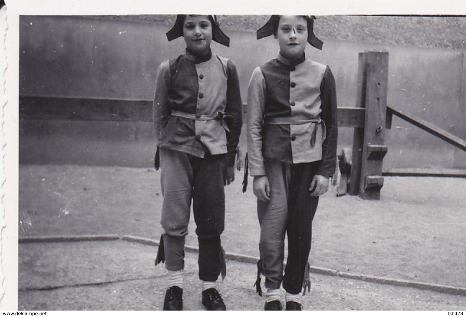 MINI-PHOTO--spectacle Enfants Carnaval Déguisés Costumés--voir 2 Scans - Autres & Non Classés