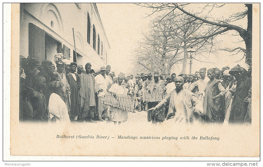 GAMBIE ))  BATHURST   (gambia River) BANJUL   Mondiago Musicians Playing With The Bellafong - Gambia