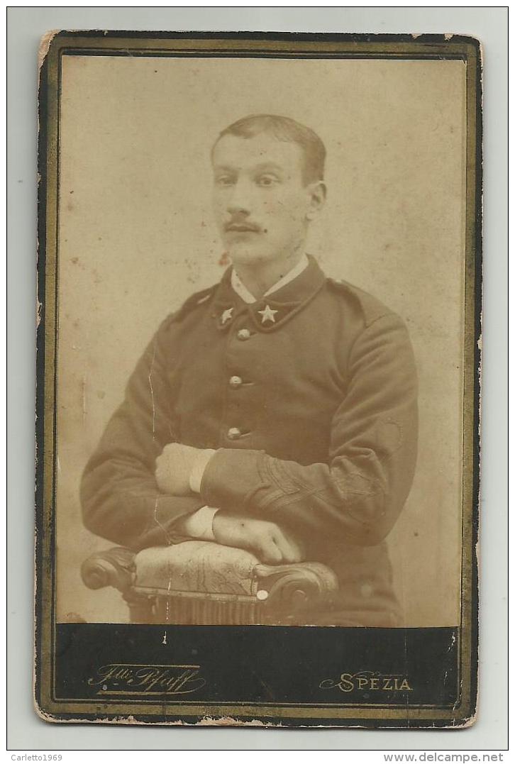 FOTO MILITARE IN POSA - FOTO F.LLI PFAFF LA SPEZIA - CM.12,5X7,8 - Anciennes (Av. 1900)