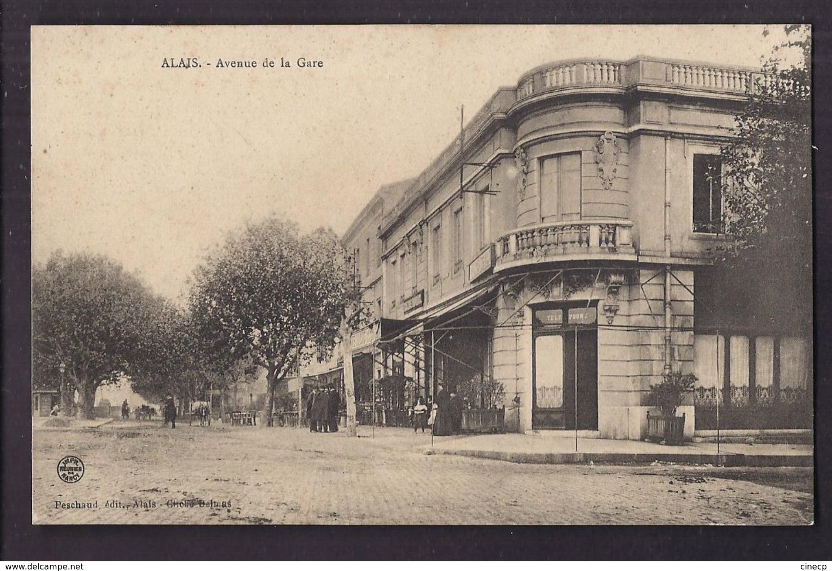 CPA 30 - ALAIS - ALES - Avenue De La Gare - TB PLAN ANIMATION + Terrasse Café - Alès