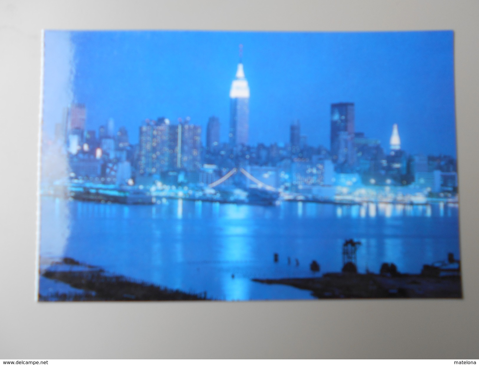 ETATS-UNIS NY NEW YORK CITY THE LIGHTS OF NEW YORK CITY AT NIGHT... - Multi-vues, Vues Panoramiques