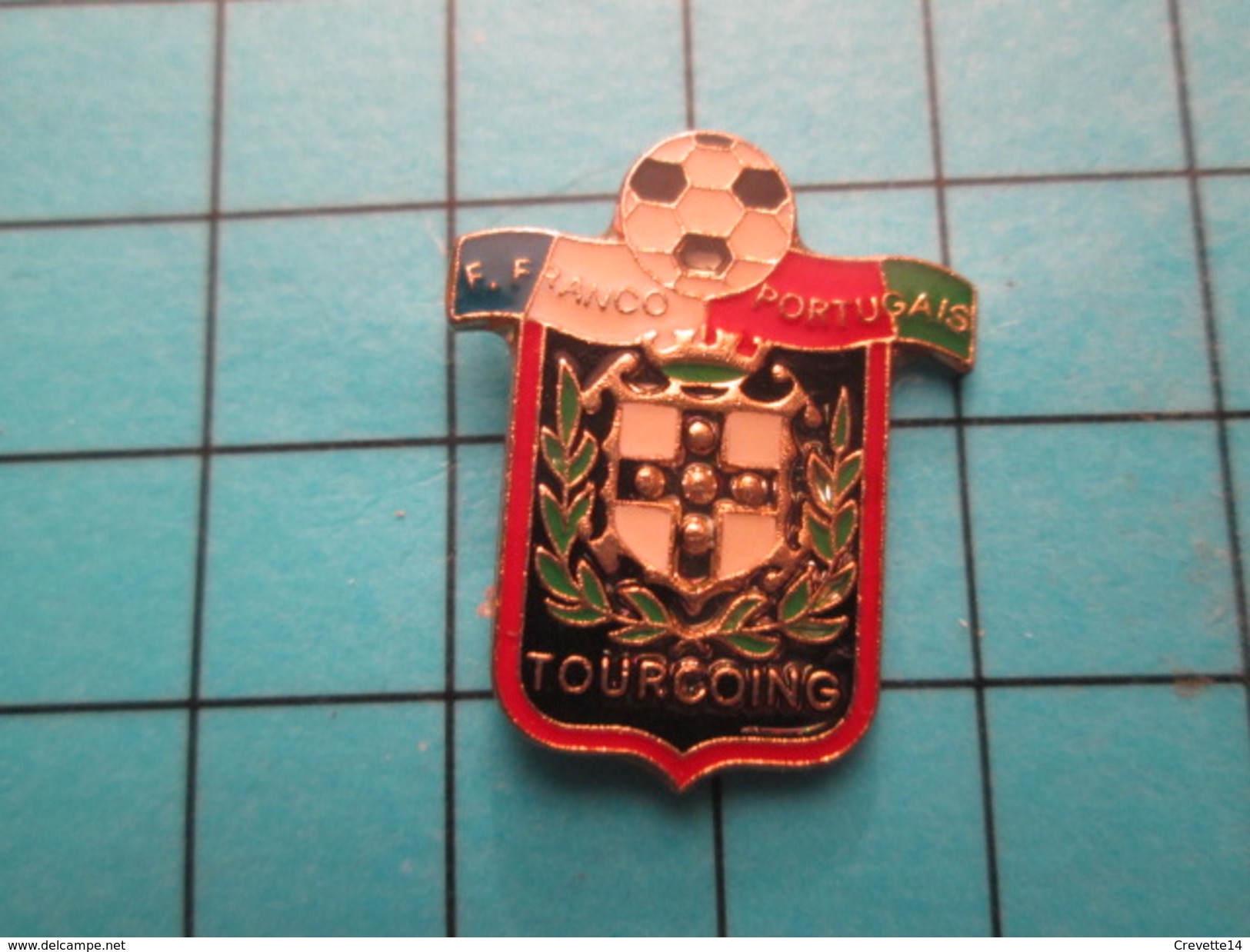 Pin1016b Pin's Pins / Beau Et Rare / SPORTS / FOOTBALL CLUB FRANCO-PORTUGAIS DE TOURCOING - Football