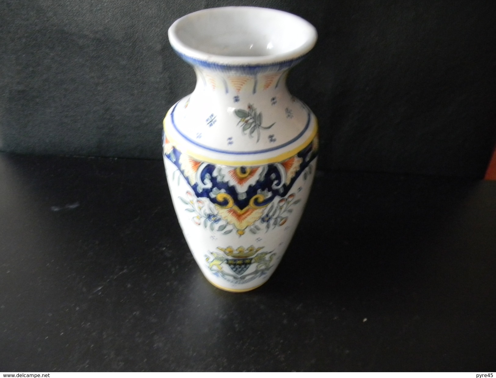 VASE A DECOR BLEU JAUNE SIGNE MC 17.5 X 8.5 CM 350 GR - Desvres (FRA)