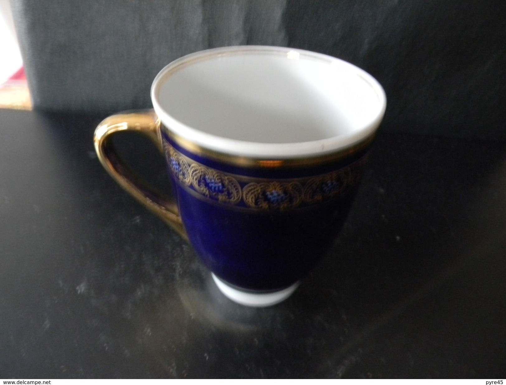 TASSE BLEUE ET OR ORIGINE RUSSE 12 X 14 CM 290 GR - Autres & Non Classés