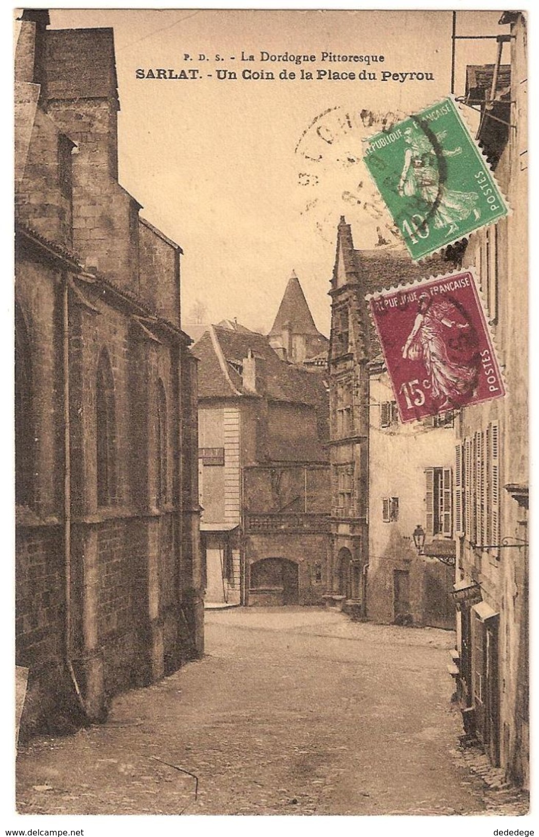 SARLAT.UN COIN DE LA PLACE DU PEYROU - Sarlat La Caneda