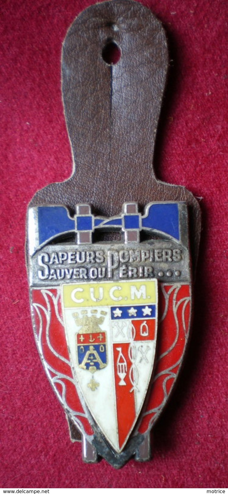 INSIGNE POMPIERS (pucelle)     SAPEURS POMPIERS  Du C.U.C.M. - Pompieri