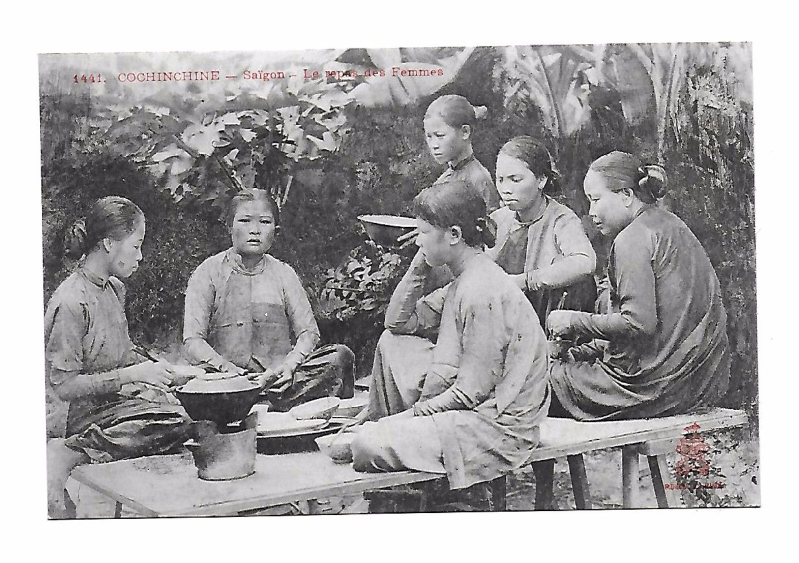 CPA -  CONCHINCHINE - SAÏGON - Scène De Vie " Le Repas Des Femmes" - Cambodge