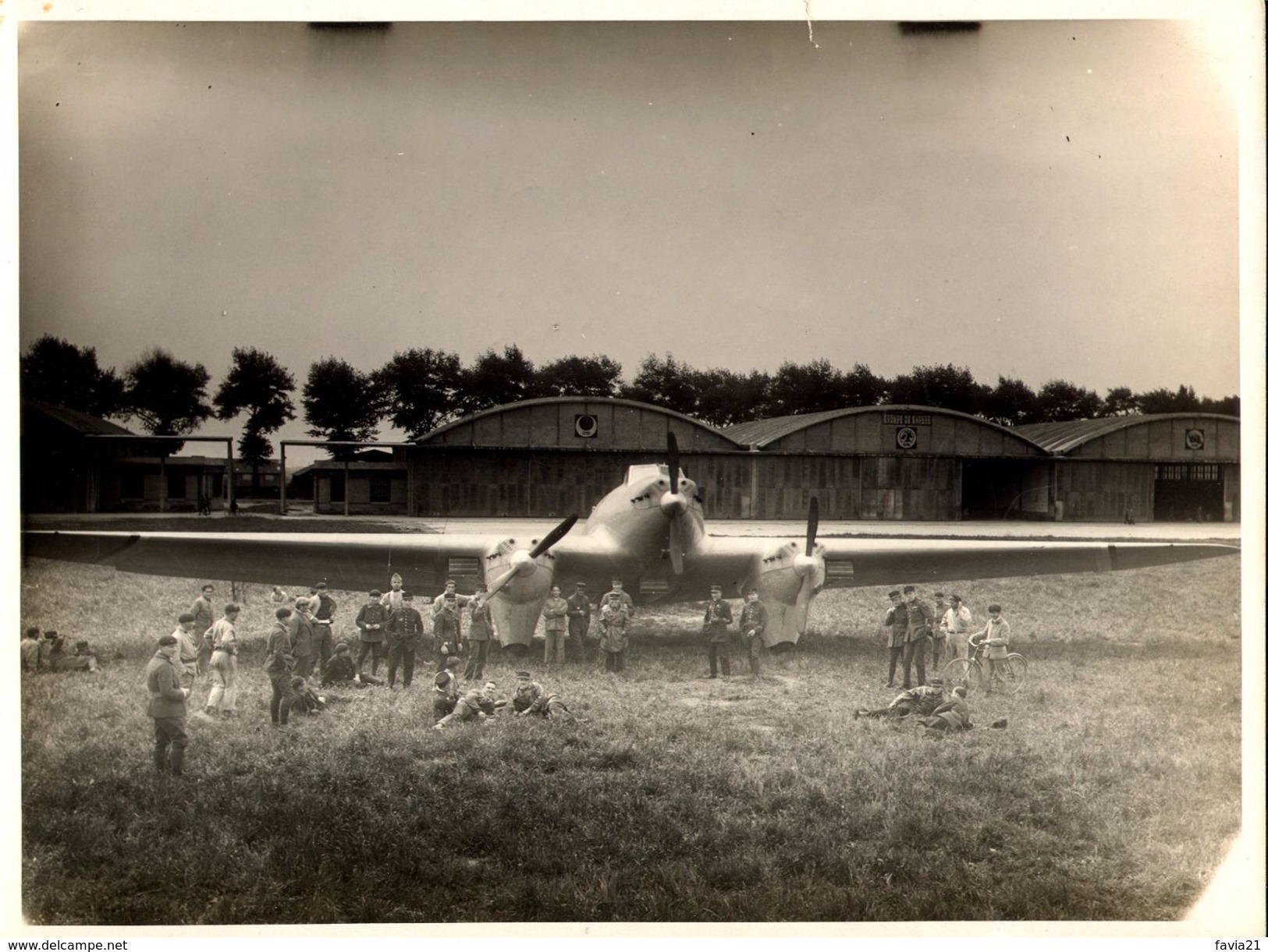 PHOTO AVIATION 18 X 24 ANDRE - COUZINET 10 "Arc-en-Ciel" Devant Les Hangars à Orly - Aviation