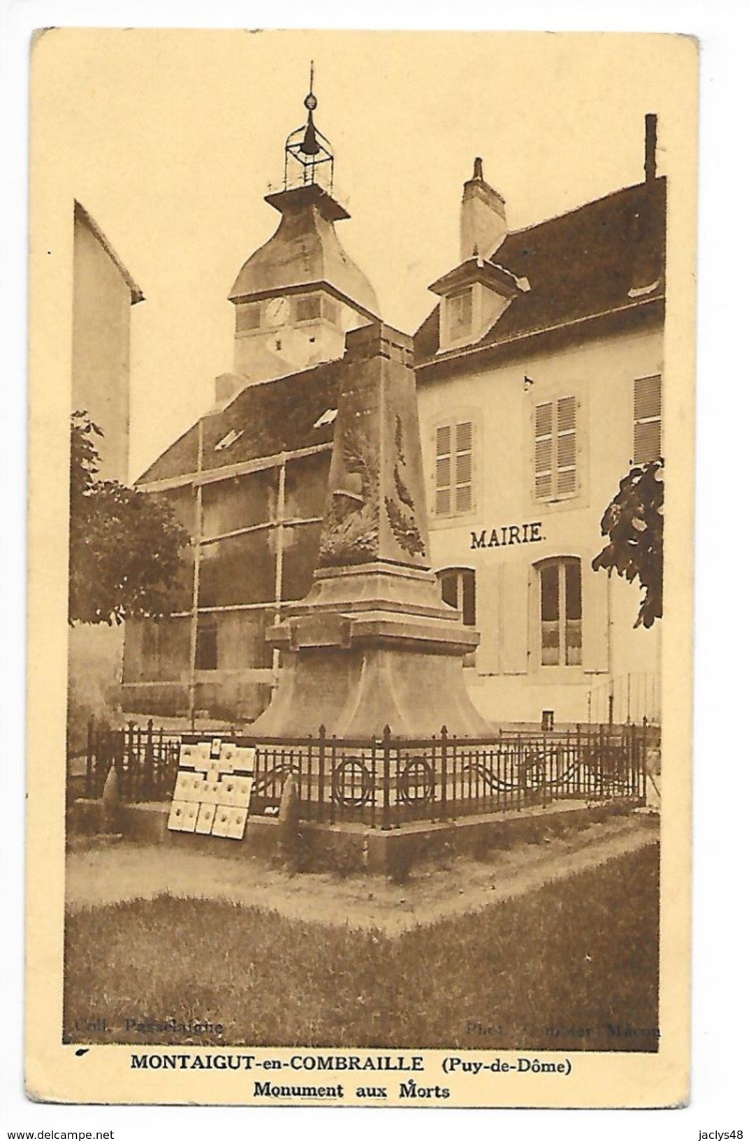 MONTAIGUT-en-COMBRAILLES (cpa 63)  Monument Aux Morts - Mairie  -   - L 1 - Montaigut