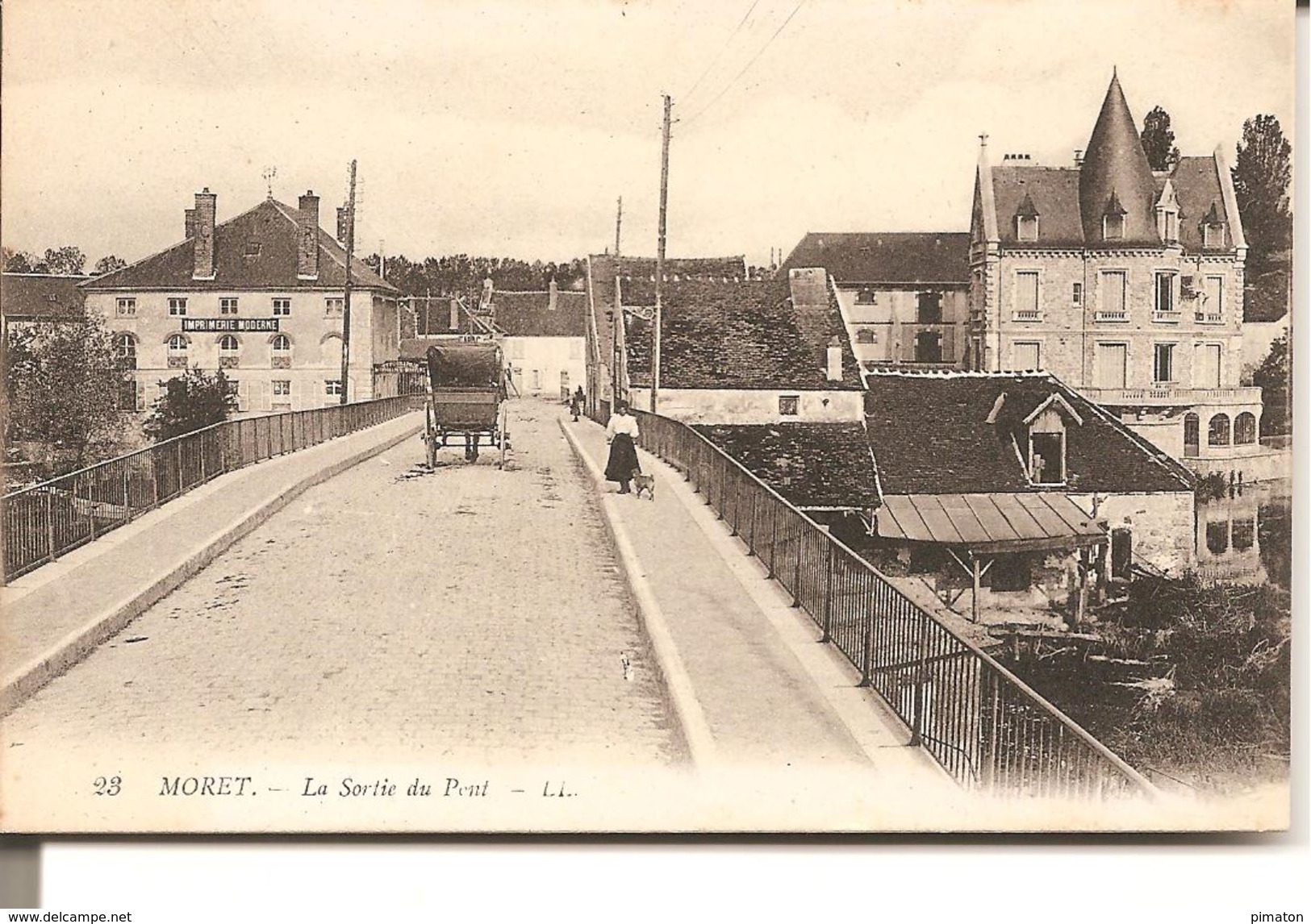 MORET - La Sortie Du Pont - Moret Sur Loing