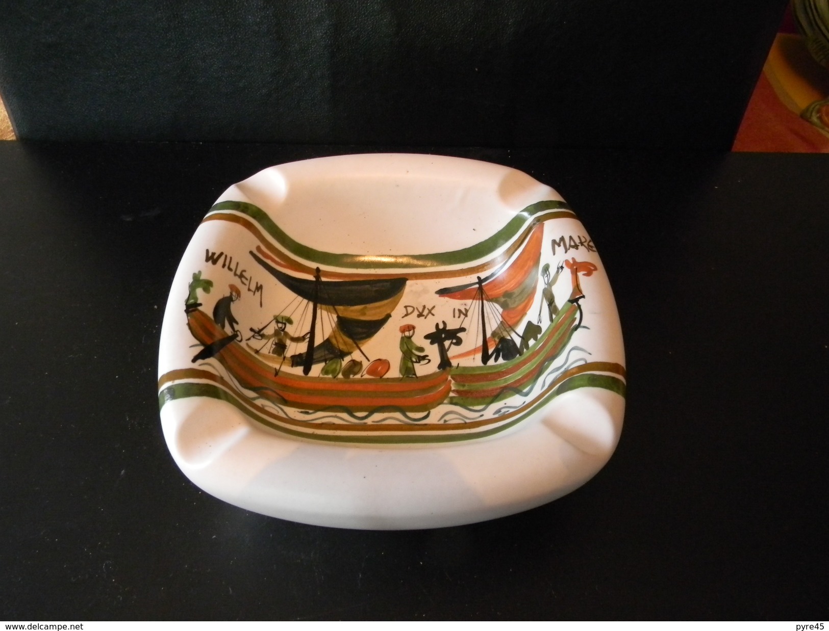 CENDRIER A DECOR TAPISSERIE DE BAYEUX 19.5 X 6.5 CM 790 GR - Porcelain