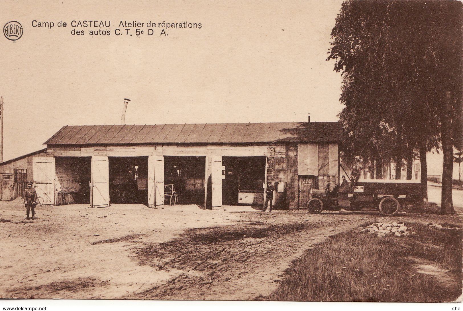 CAMP MILITAIRE  DE CASTEAU  ATELIERS DE REPARATION DES AUTOS  C.T.  5e  D.A. - Barracks