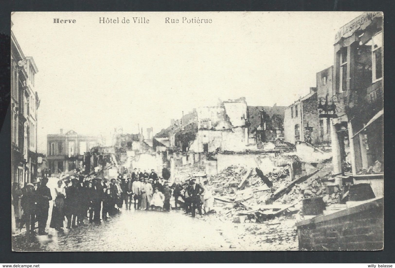 +++ CPA - HERVE - Hôtel De Ville - Rue Potiérue - Ruines Guerre    // - Herve