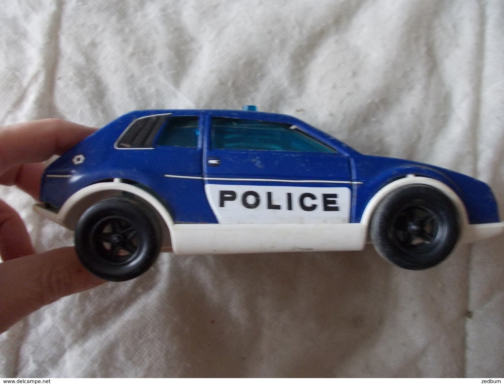 Joustra Voiture Police En Tôle Et Plastique Made In France - Toy Memorabilia