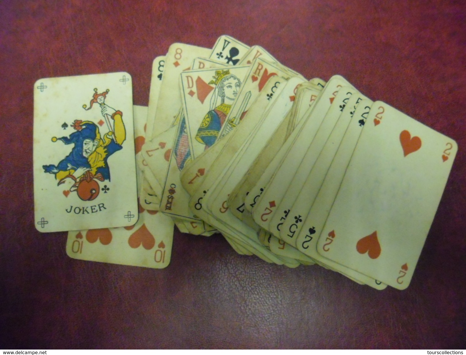 JEU Trés Ancien De 52 Cartes à Jouer Avec JOKER - AS De Trèfle Avec La Taxe Du Décret De 1890 - Il Manque Dame De Trèfle - 54 Cartes