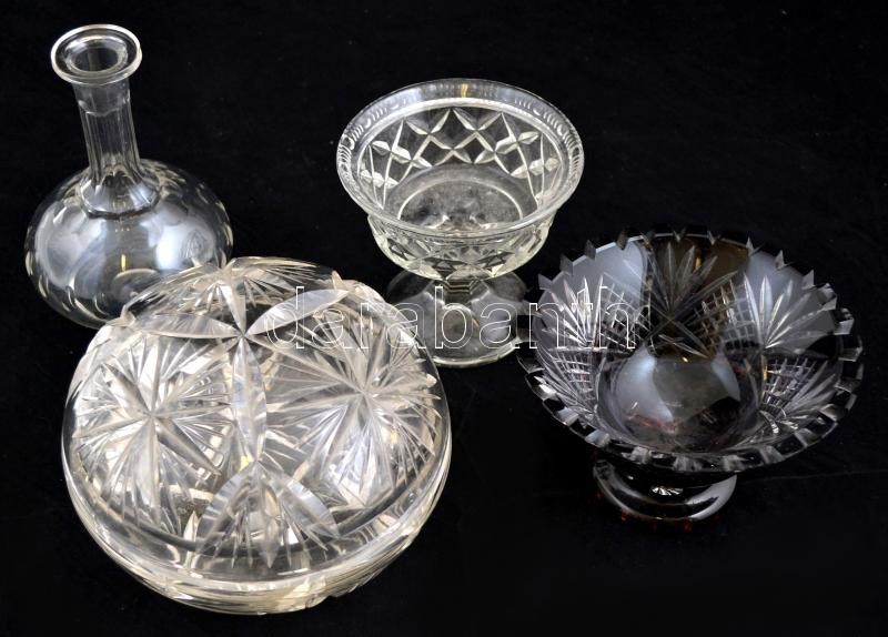 Üveg Tárgyak Kis Csorbákkal: Bonbonier, Kiöntő, Tálak összesen: 4 Db, M:7-15 Cm - Glass & Crystal