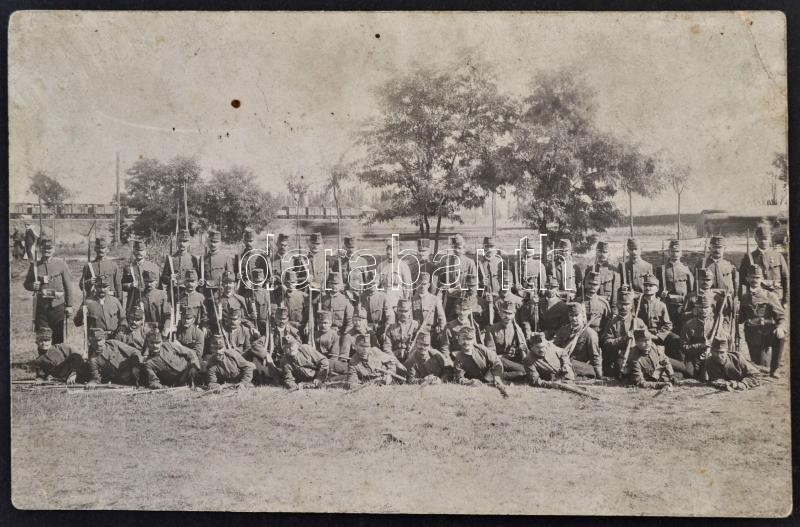 Cca 1910 Osztrák-magyar Katonai Alakulat Csoportképe, 9x14 Cm / Austro-Hungarian Soldiers Group Photo, 9x14 Cm - Autres & Non Classés