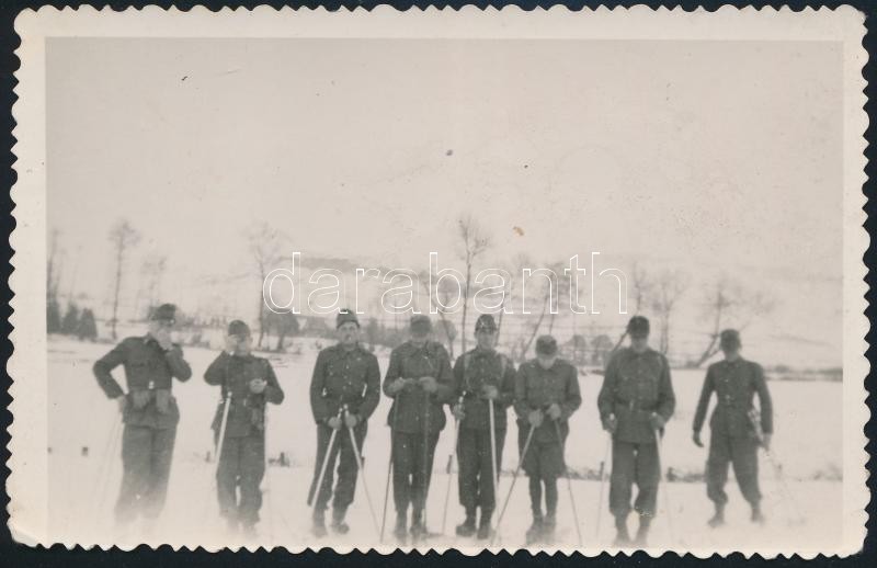 1941 Kárpátalja, Beregi Havasok, Magyar Síelő Katonák. / Subcarpathia, Hungarian Skiing Soldiers. 15x9 Cm - Autres & Non Classés