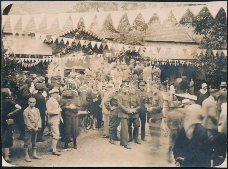 Cca 1915 Katonák ünnepségen, Fotó, 7,5x10,5 Cm - Autres & Non Classés