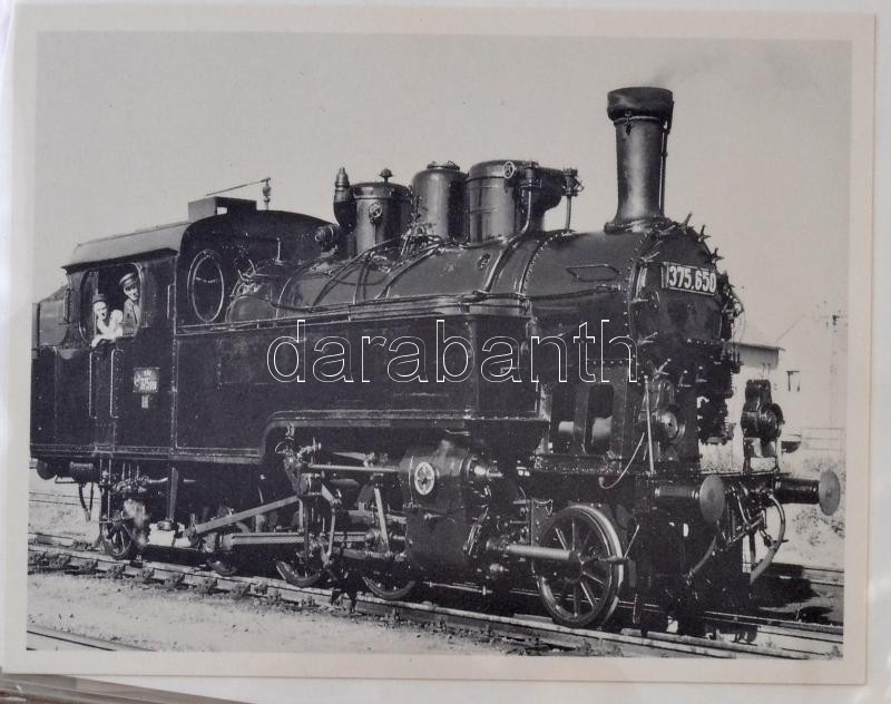 Kb. 100 Darabos MODERN Vasút és Villamos Témájú Képeslapgyűjtemény Berakó Albumban / Cca. 100 MODERN Railways, Locomotiv - Non Classés