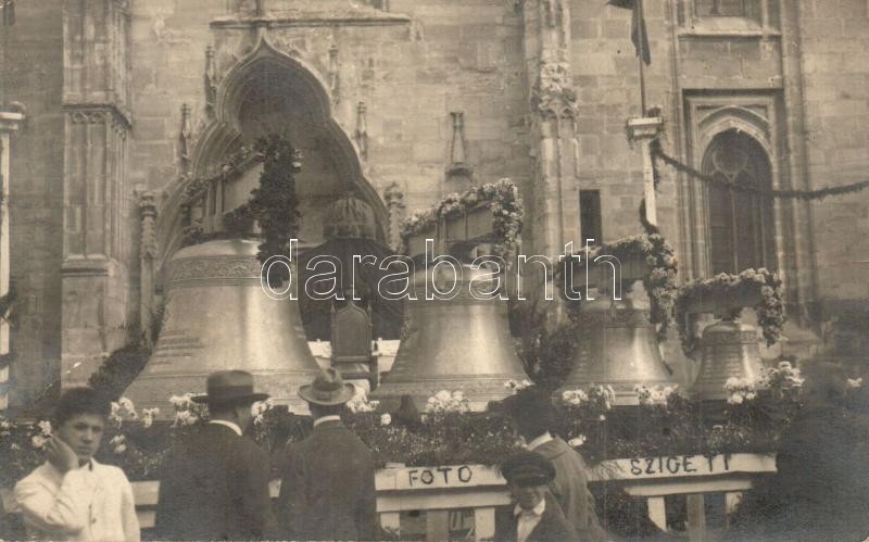 * T2 Kolozsvár, Cluj; Harangszentelés. Foto Szigeti / Inauguration Ceremony Of The New Church Bells, Photo - Unclassified