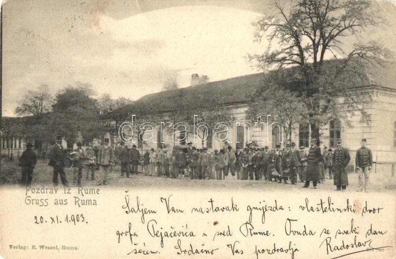 T2/T3 Árpatarló, Ruma; Utcakép Falubeliek Csoportképével / Street View With Villagers' Group Picture (EK) - Unclassified