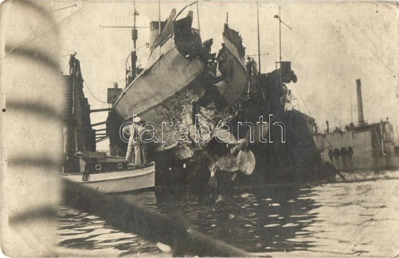 ** T3 Azonosítatlan Sérült Hadihajó / Unidentified Damaged Warship, Photo (EB) - Non Classés