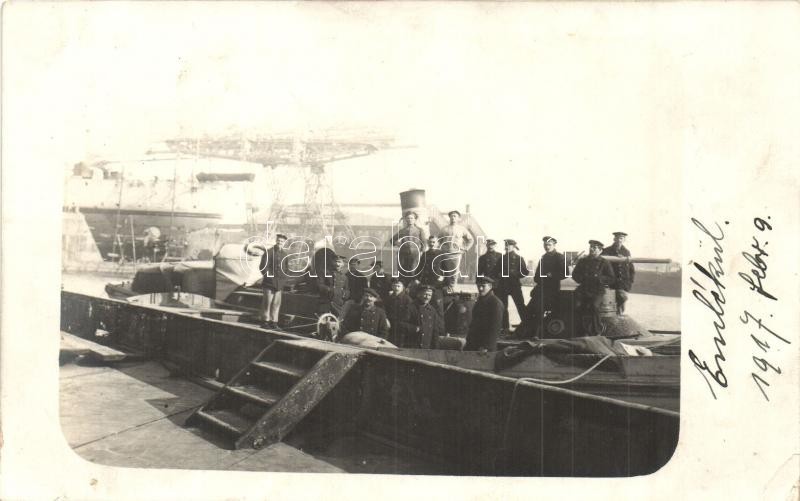 * T2/T3 1917 Matrózok A Pola-i Dokknál / K.u.K. Kriegsmarine Mariners At The Dock. Photo (EK) - Unclassified