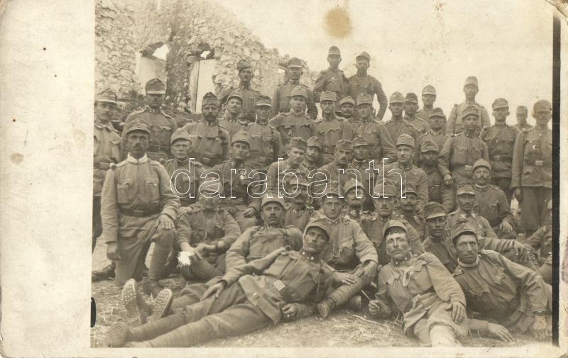 * T2/T3 1916 Első Világháborús Osztrák-magyar Katonák Csoportképe Romnál / WWI K.u.K. Military, Soldiers' Group Photo  ( - Non Classés