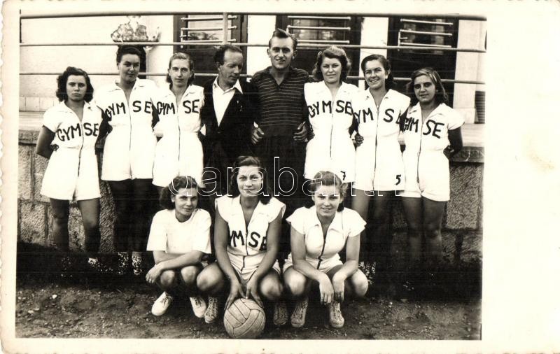 * T2/T3 1948 GYM-SE Női Röplabda Csapat Csoportképe Az Edőzvel / Hungarian Women Volleyball Team Group Photo With Coach  - Non Classés