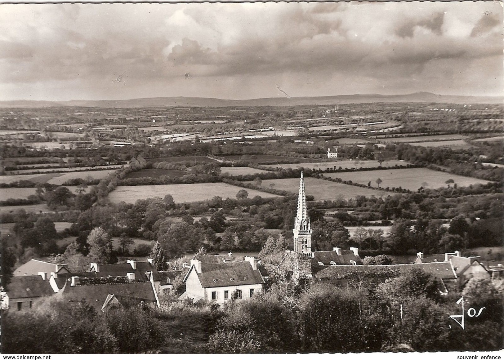 CP Gouezec Vue Générale Du Bourg Et Panorama Sur La Vallée De L'Aulne Et La Chaine Des Monts D'Arrée 29 Finistère - Gouézec