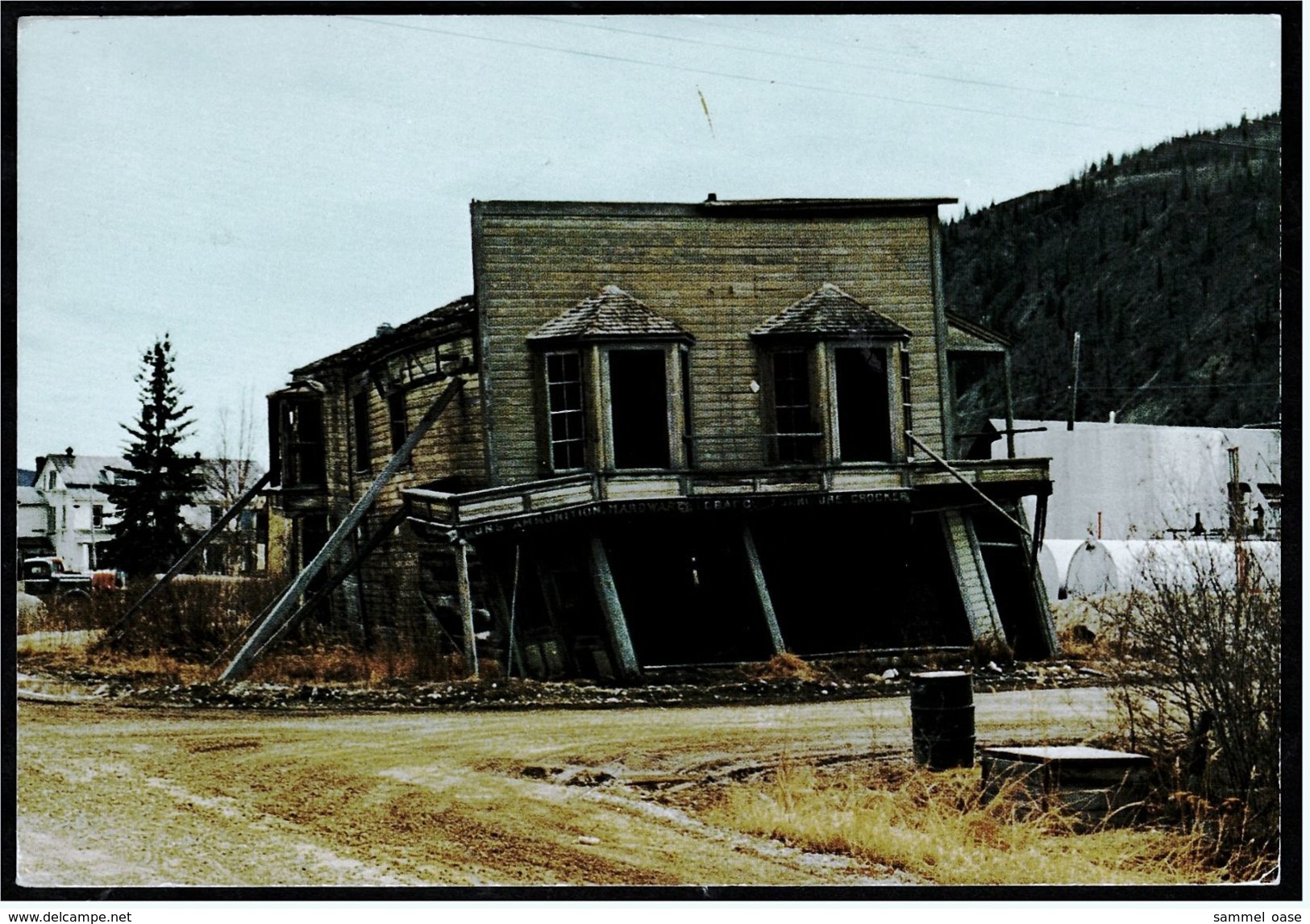 Schiefes Haus In Dawson City - General Merchandise And Auction House - Yukon Territory - Ansichtskarte Ca.1980   (7719) - Yukon