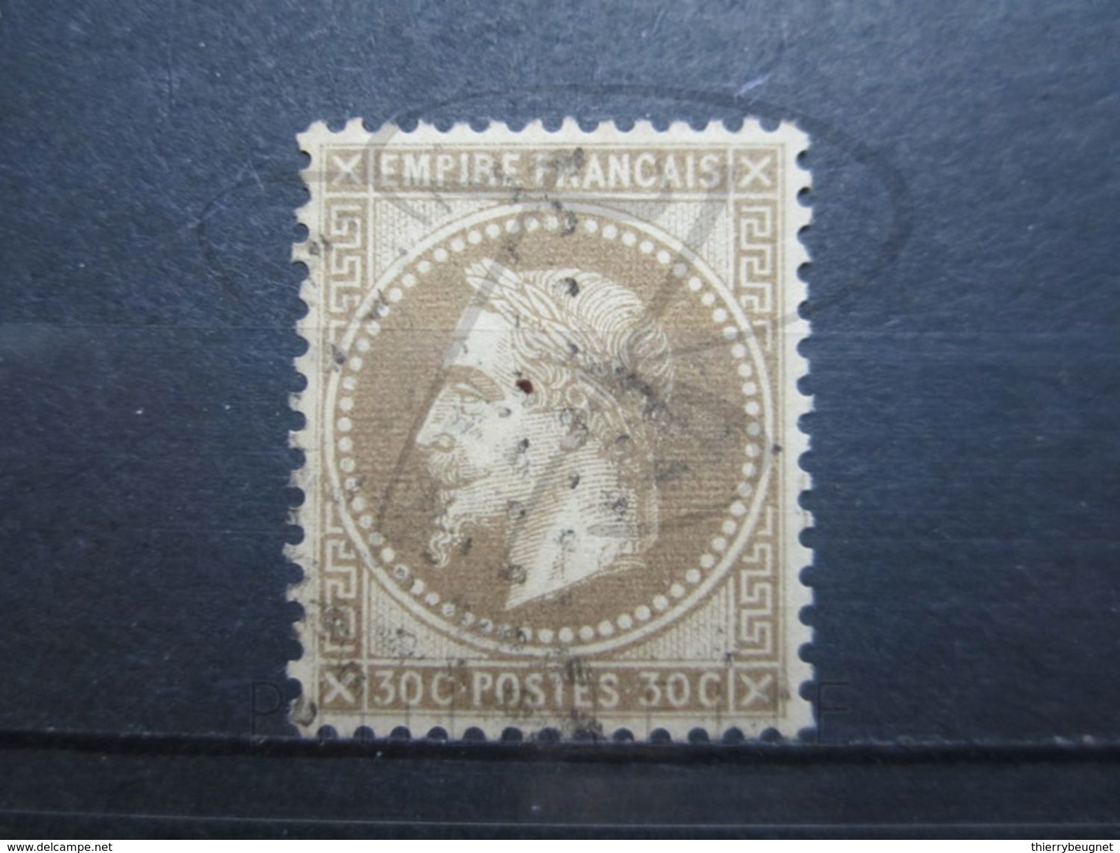 VEND BEAU TIMBRE DE FRANCE N° 30 , FOND LIGNE !!! - 1863-1870 Napoléon III Lauré