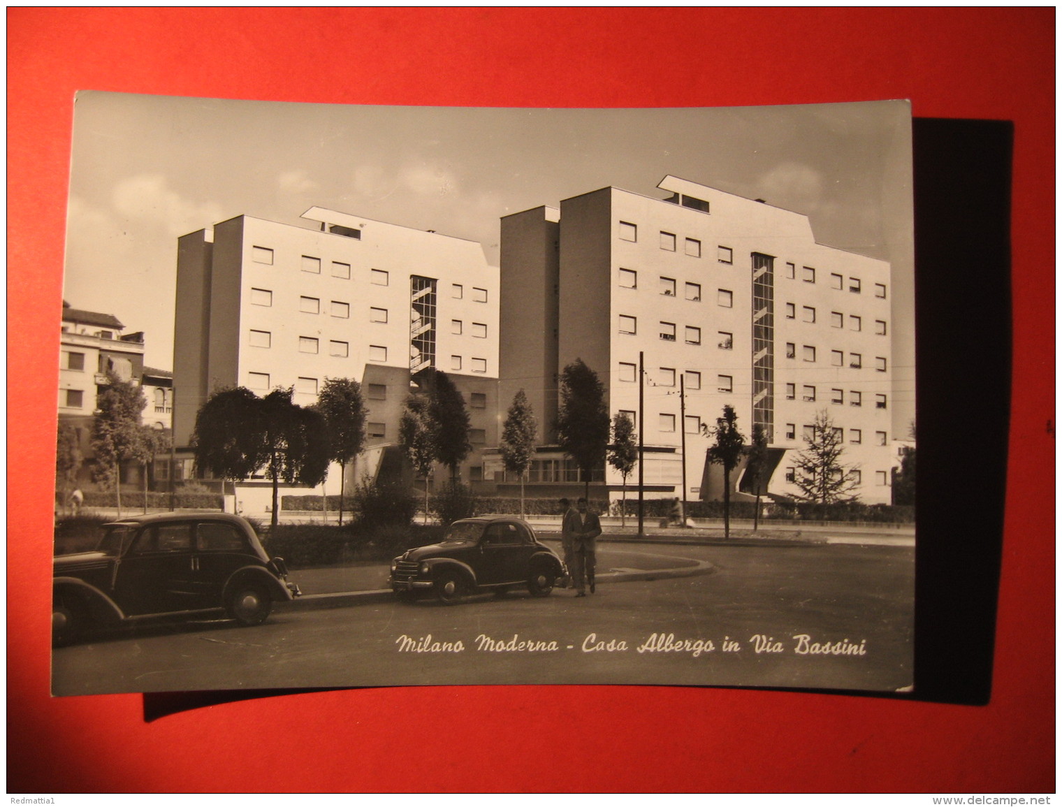 CARTOLINA  MILANO MODERNA CASA  ALBERGO IN VIA BASSINI ANIMATA   - D 1068 - Milano (Milan)