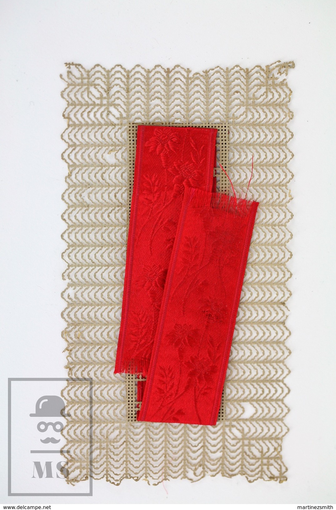 Antique Early 1900's Paper Lace Holy Card With Red Cloth Tape - The Holy Child Jesus Christ And Sheep - Imágenes Religiosas