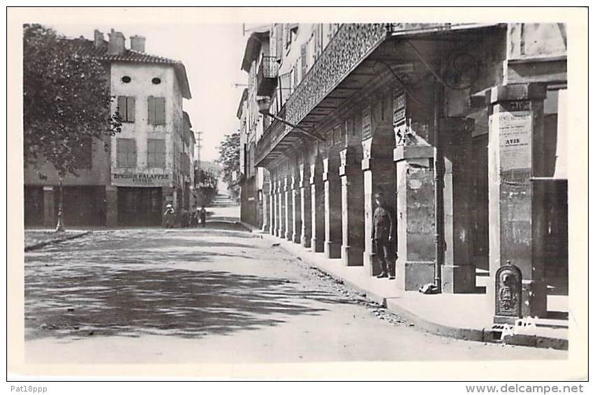 81 - REALMONT : Place De L'Eglise Côté Nord ( Epicerie PALAPPRE ) CPSM Photo Noir Et Blanc Format CPA - Tarn - Realmont