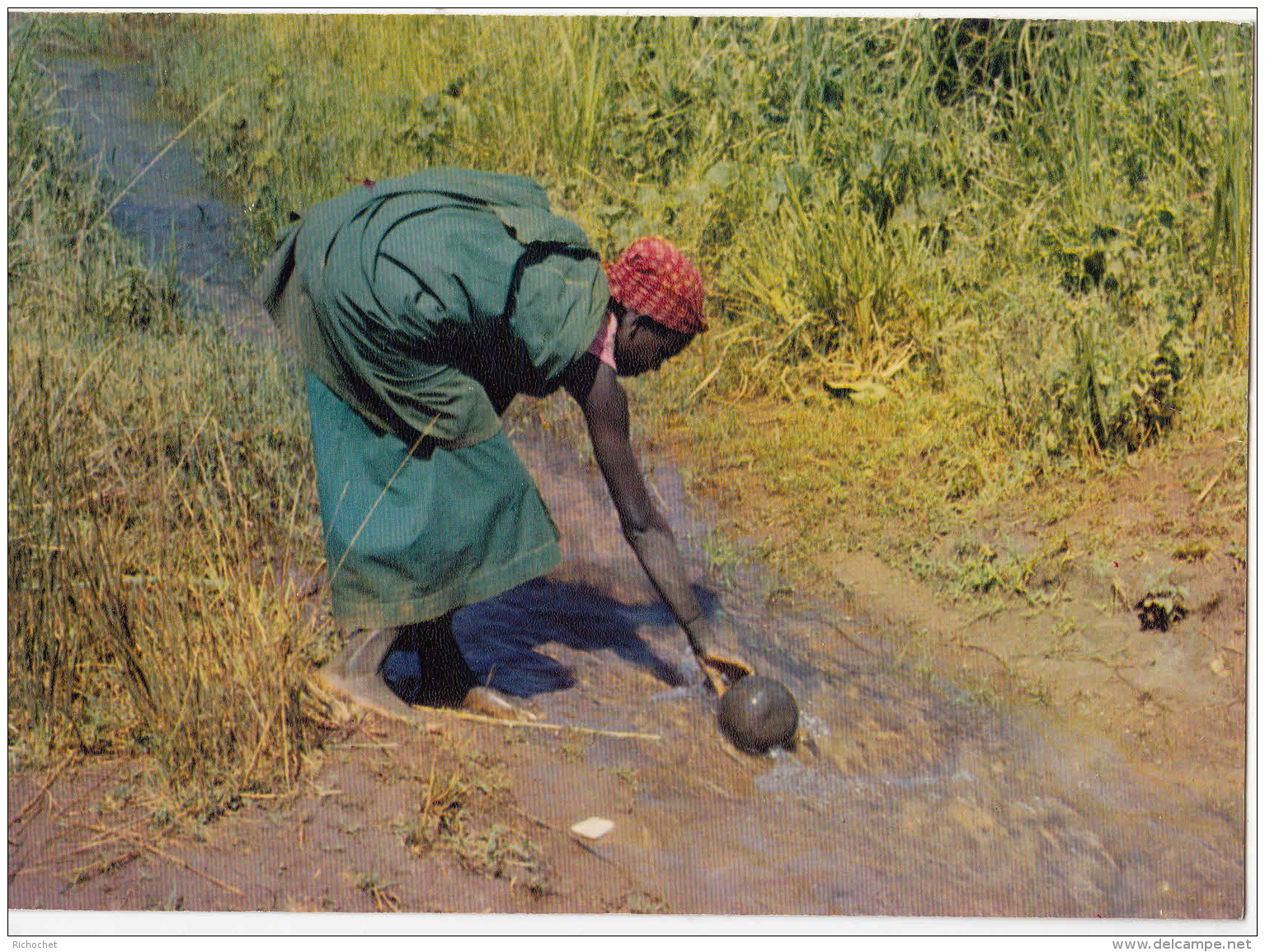 Couleur Du Burundi - Femme Au Ruisseau - Burundi