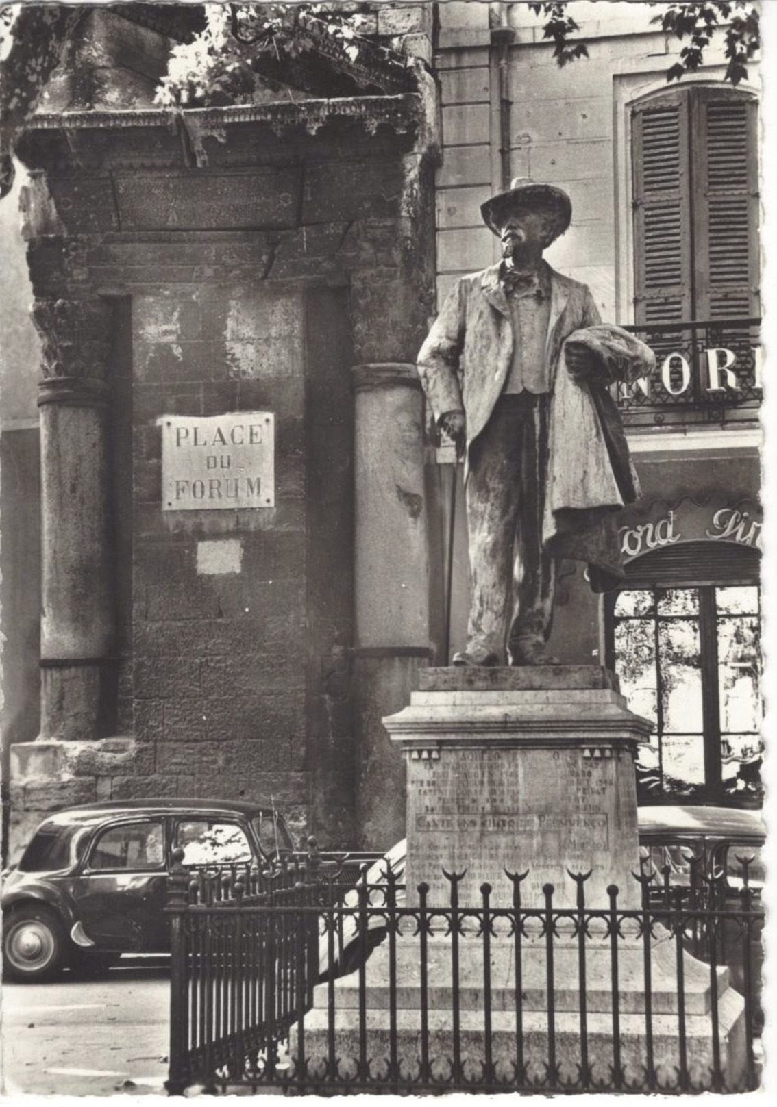 21-43 - ARLES .- Statue De Frédéric Mistral - Arles