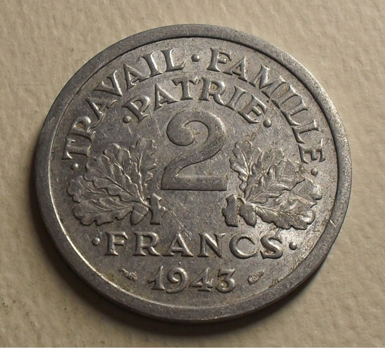 1943 - France - 2 FRANCS, Bazor, Etat Français, KM 904, Gad 536 - Autres & Non Classés