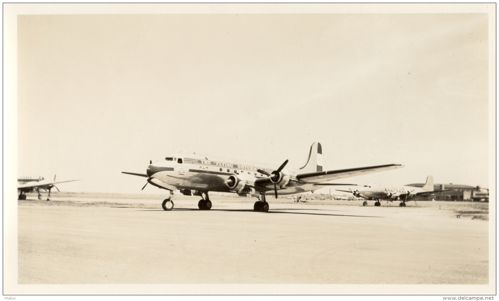 Nederland - 1946 - 4 Foto's Van Eerste Vlucht Amsterdam - New York - Vliegtuig, Piloot En Postzakken - 1946-....: Modern Tijdperk