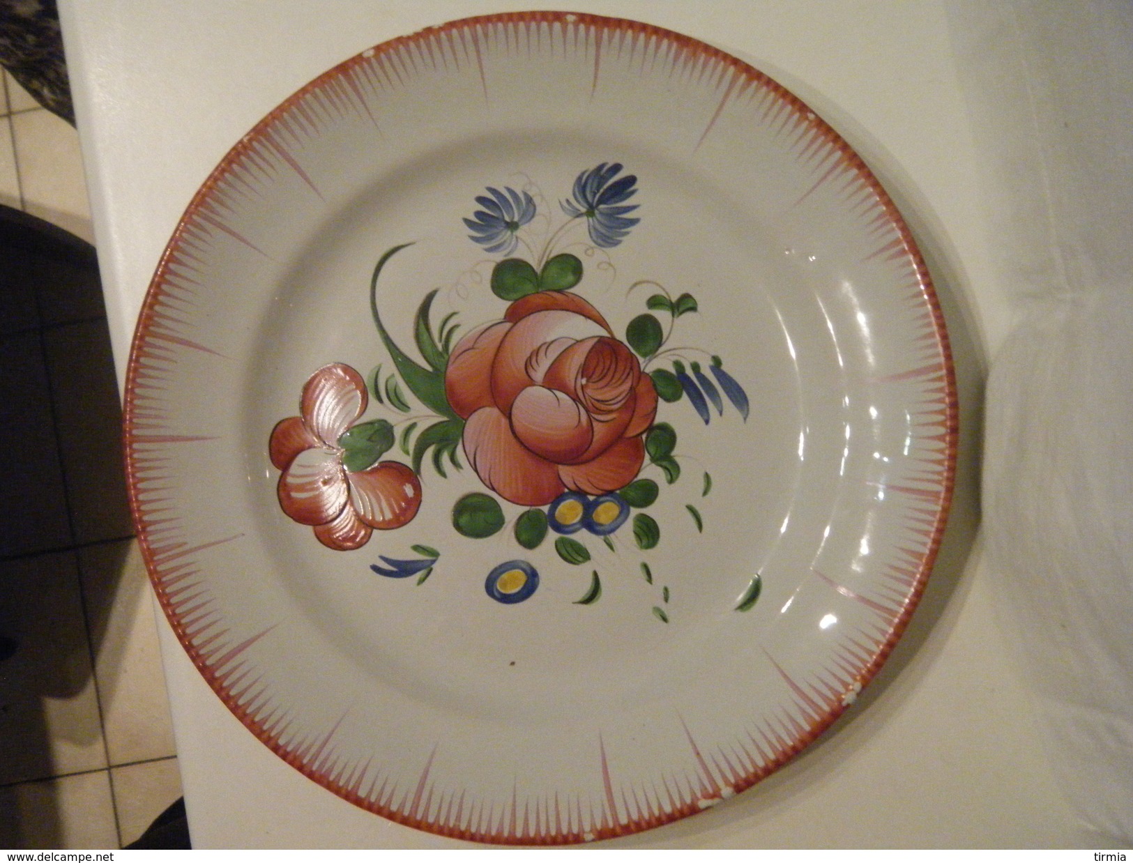 Assiette Au Décor à La Rose Rouge  -  Auvillar ? - Auvillar (FRA)