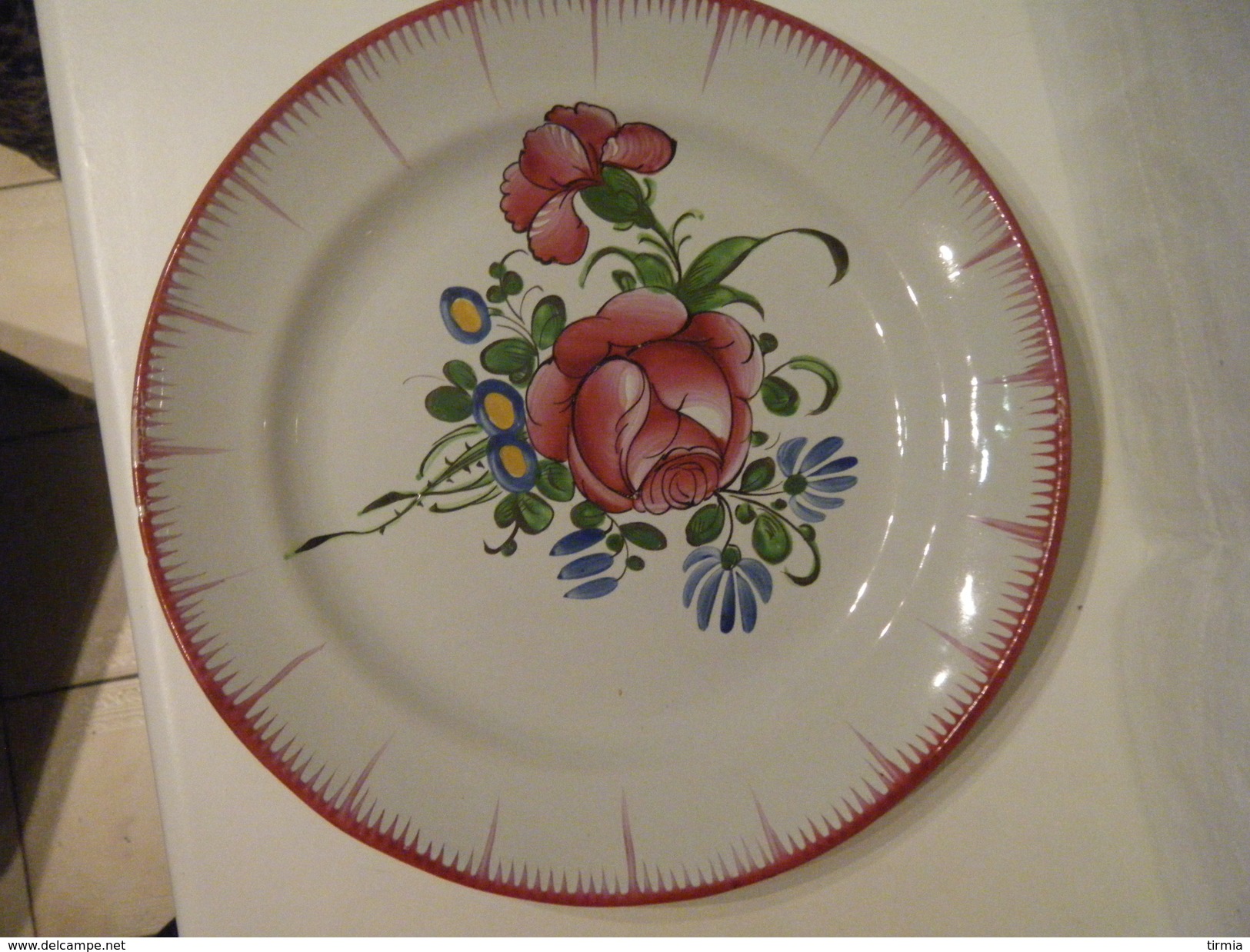 Assiette Au Décor à La Rose Rouge  -  Auvillar ? - Auvillar (FRA)