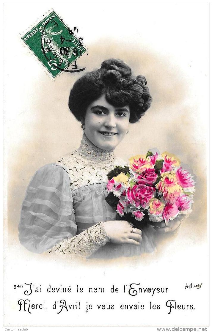 [DC11124] CPA - DONNA CON FIORI - Viaggiata - Old Postcard - Donne