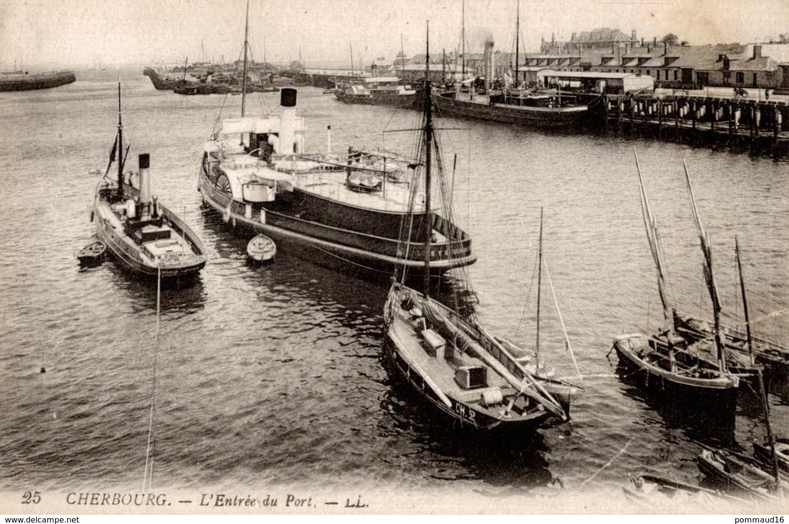 CPA Cherbourg L'entrée Du Port - Autres & Non Classés