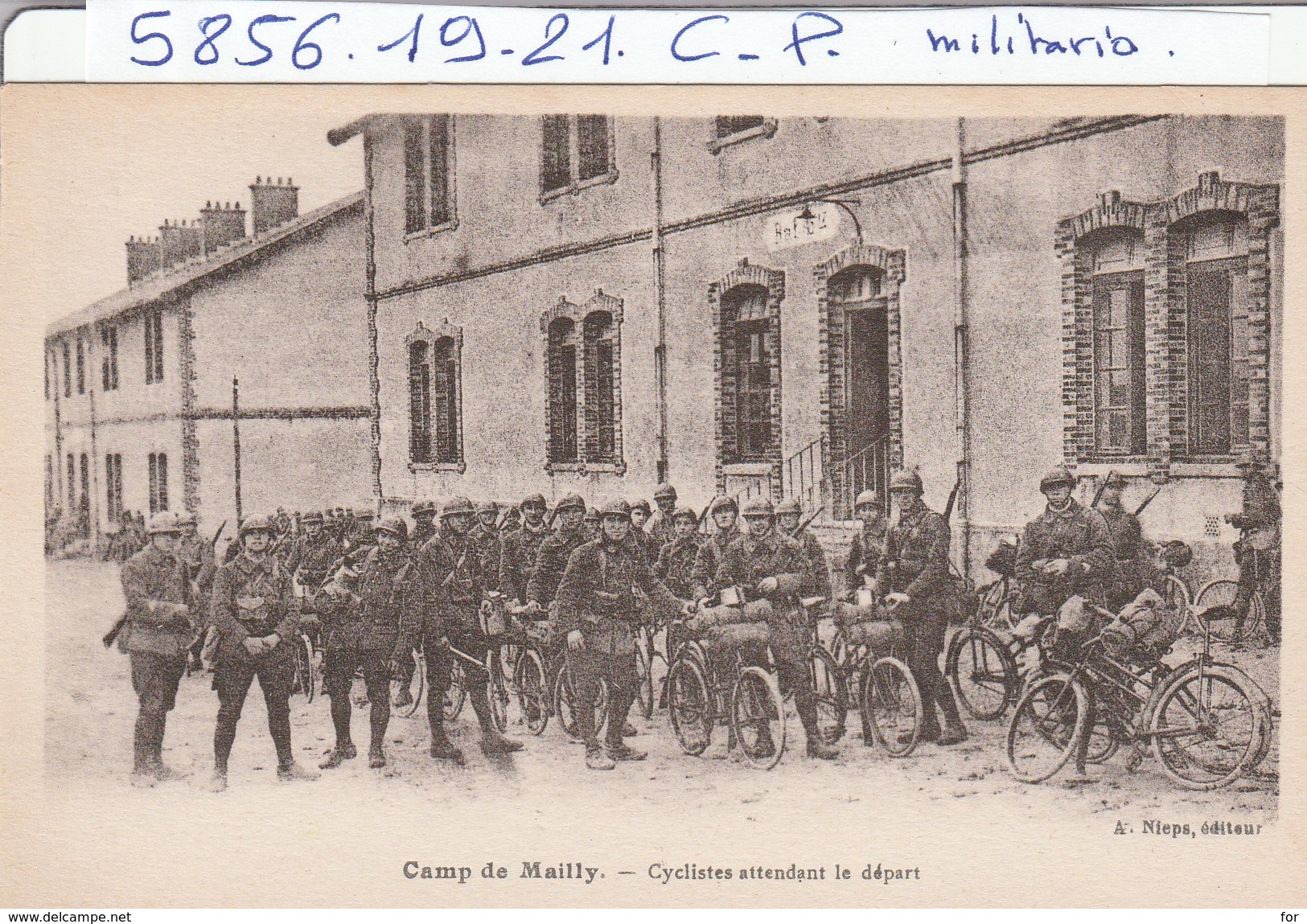 Militaria : Camp De Mailly - Cyclistes Attendant Le Depart - Barracks