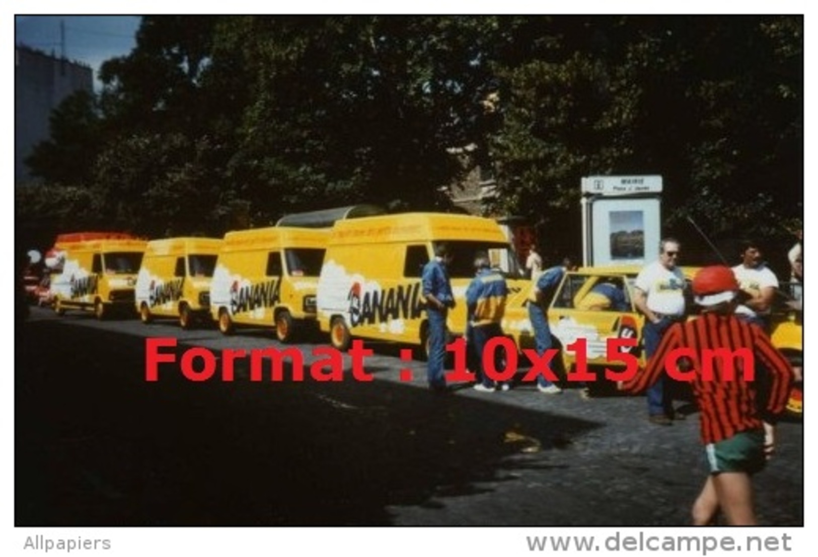 Reproduction D'une Photographie De La Caravane Publicitaire Pour La Marque Banania En 1982 - Other & Unclassified