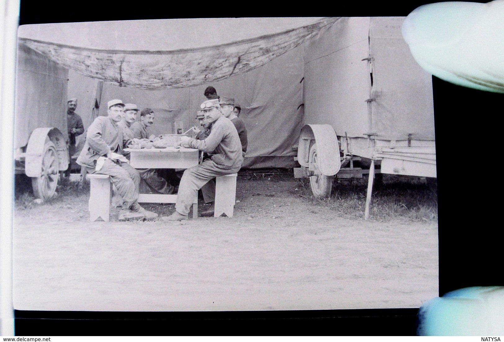 Guerre 14-18 AVIATION Projecteur Anti Aerien Et Repas Deux Négatifs Par Militaire Escadrille VB 110 - 1914-18