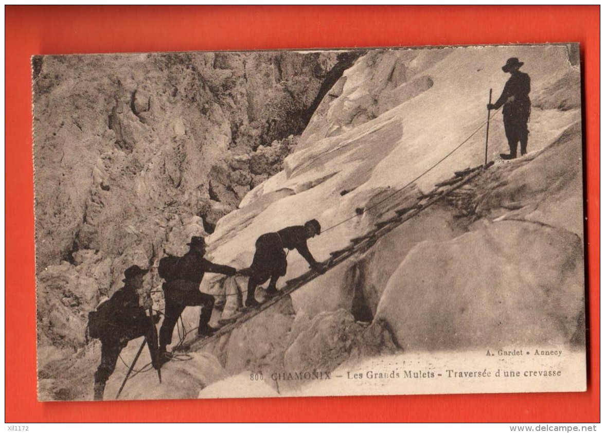 EVG-03 Alpinistes à Chamonix Les Grands Mulets, Traversée D'une Crevasse. Animé. Non Circulé. - Alpinisme