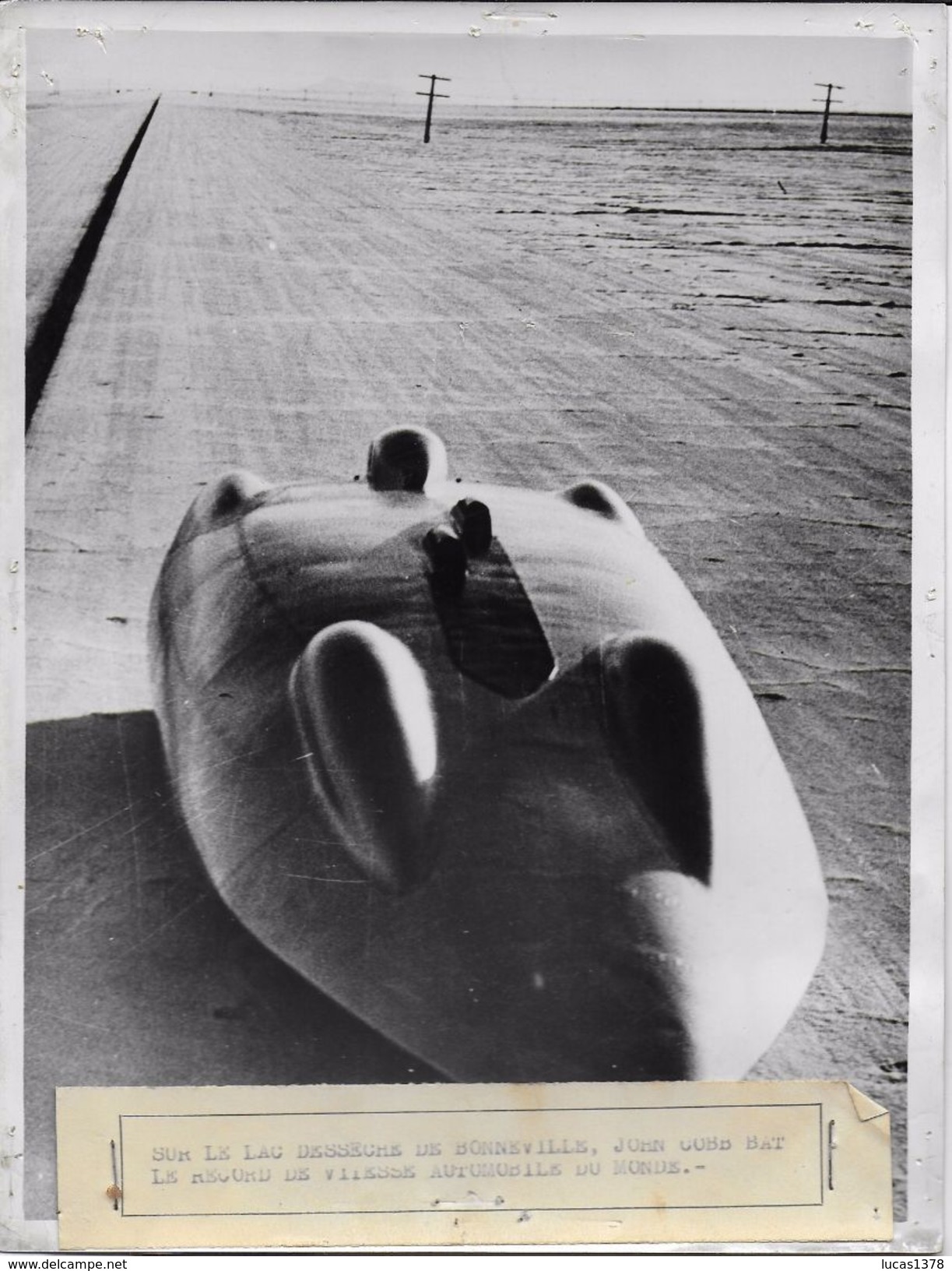 TRES BELLE PHOTO  /1947 JOHN COBB BAT LE RECORD MONDIAL DE VITESSE AUTOMOBILE SUR RAILTON  / PHOTO ORIGINALE KEYSTONE - Coches