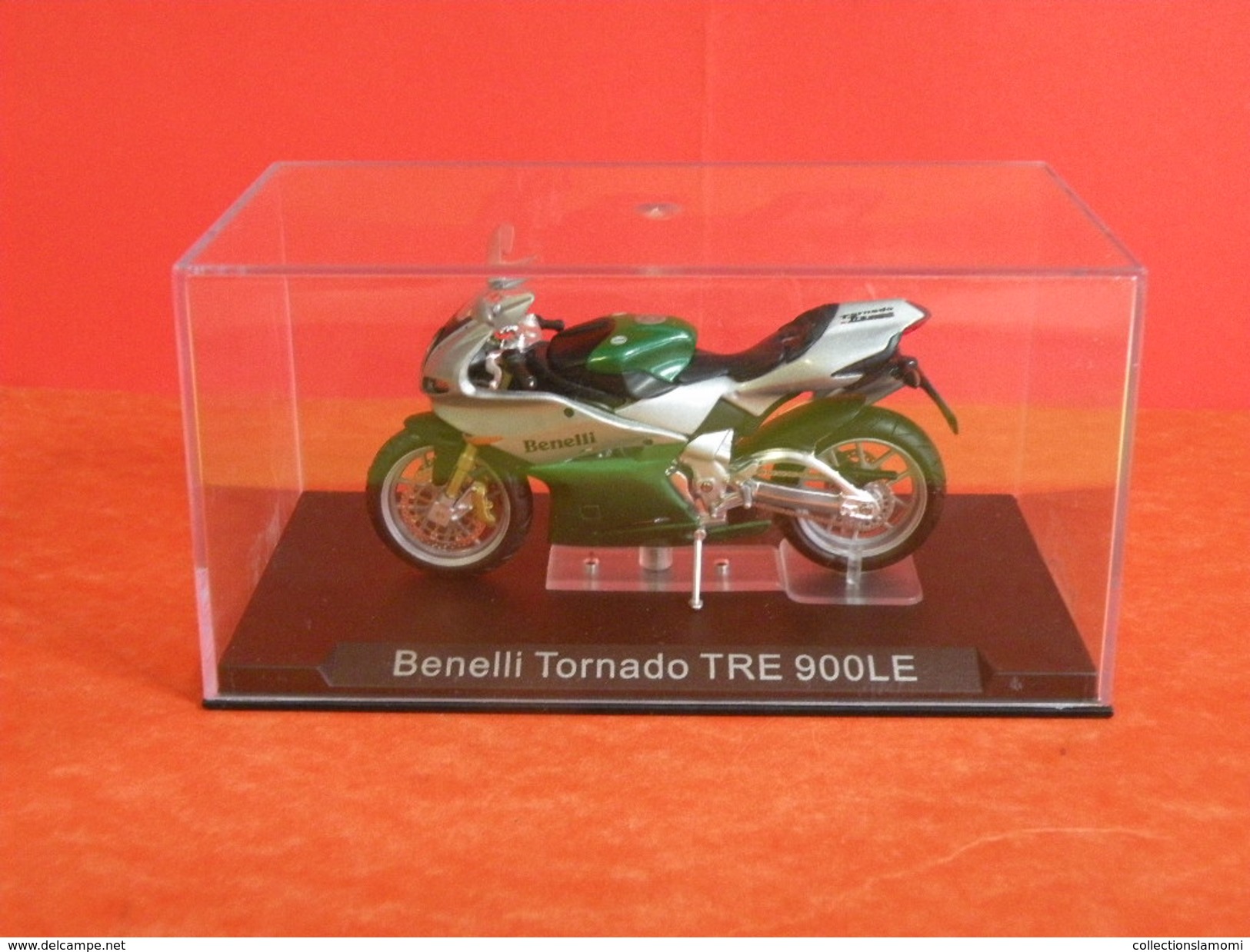MOTO 1/24 > Benelli Tornado TRE 900LE Sous Vitrine - Moto